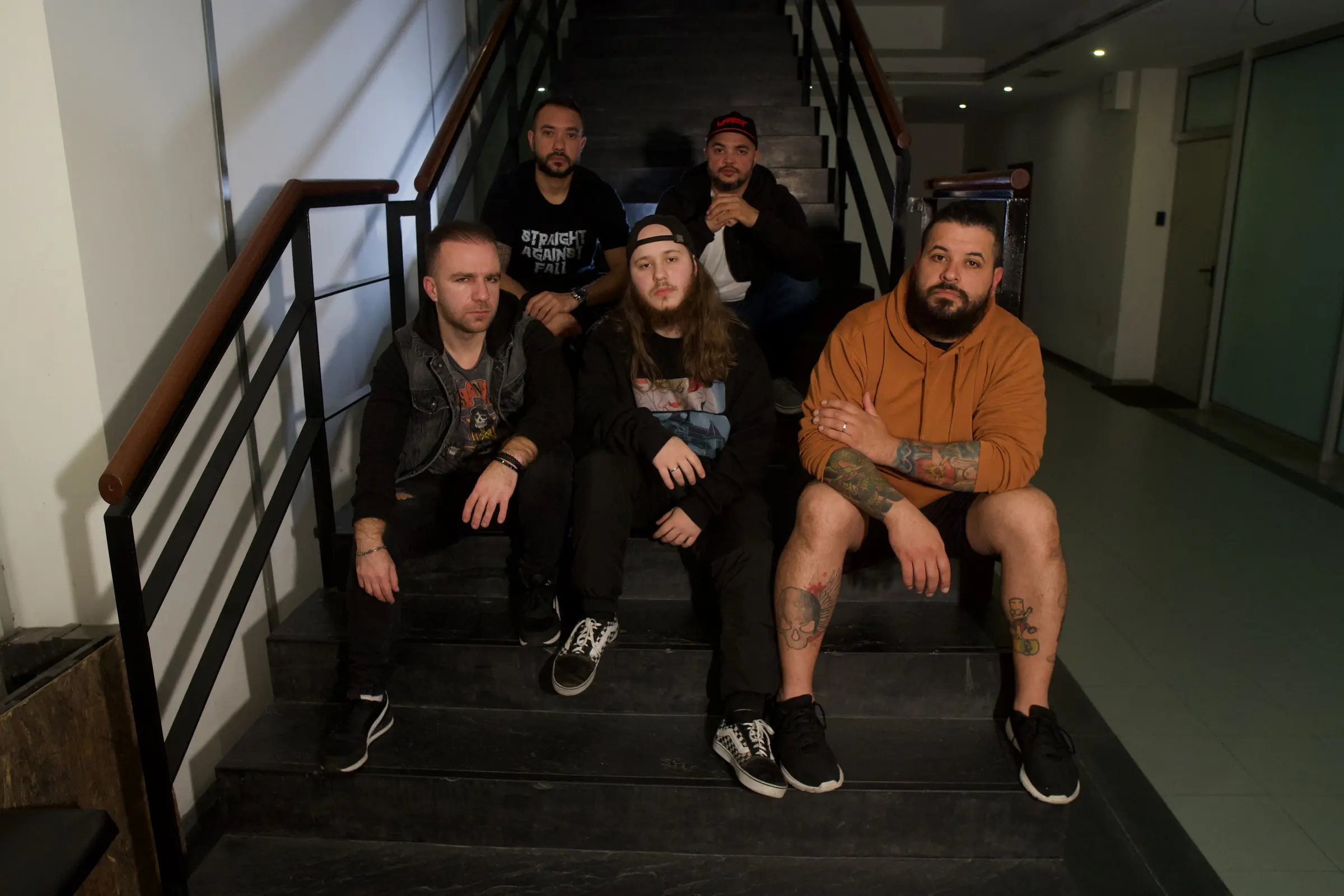 Straight Against Fall em ensaio